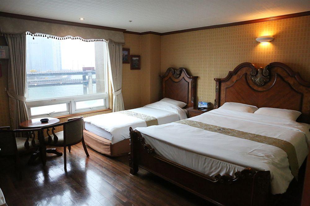 Hotel Castle Beach Пусан Екстер'єр фото